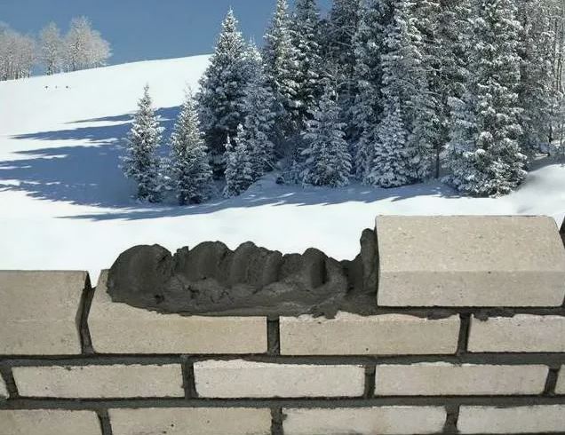 кладка кирпича зимой